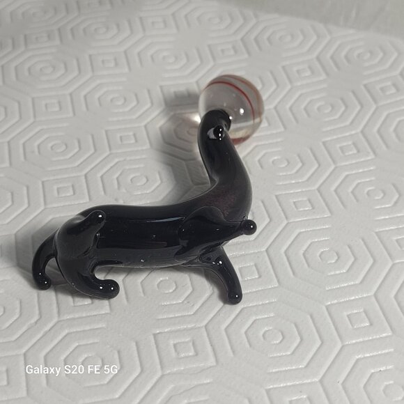 Beautiful Art Glass Black Seal Figurine with Glass Ball - Picture 5 of 7